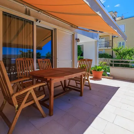 Crni Mol Crikvenica * ドラマリ